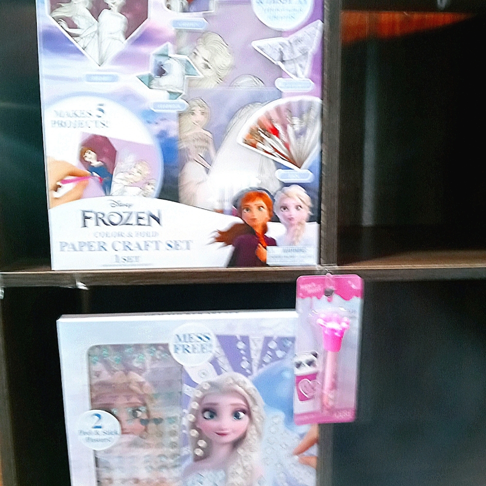 DISNEY FROZEN CRAFT SET WITH FREE LIP GLOSS